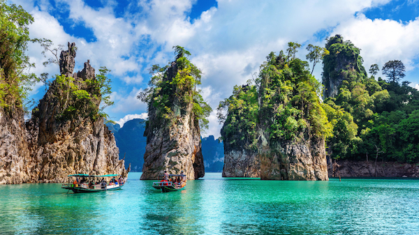 Diga di In questa foto la Diga di Ratchaprapha a Khao Sok, in Thailandia