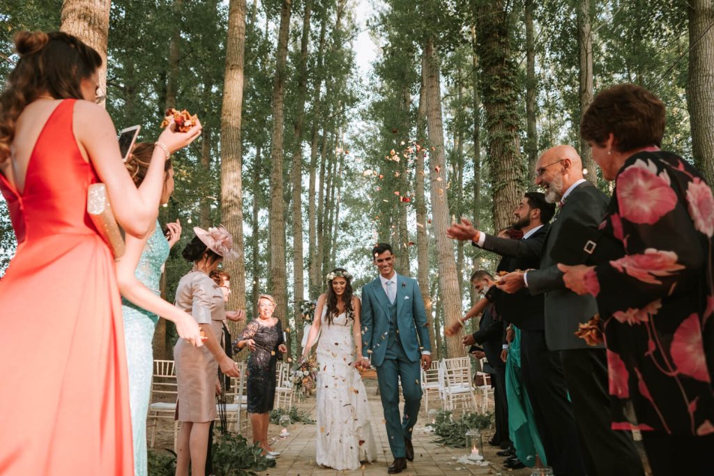 In questa immagine lo scatto di Vincenzo Aluia che ritrae gli sposi felici e che fa parte delle 50 foto di matrimonio più belle del 2022