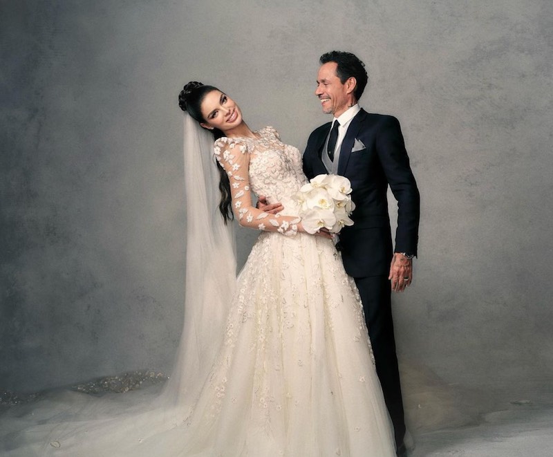 In questa foto Nadia Ferreira posa con Marc Anthony dopo il matrimonio