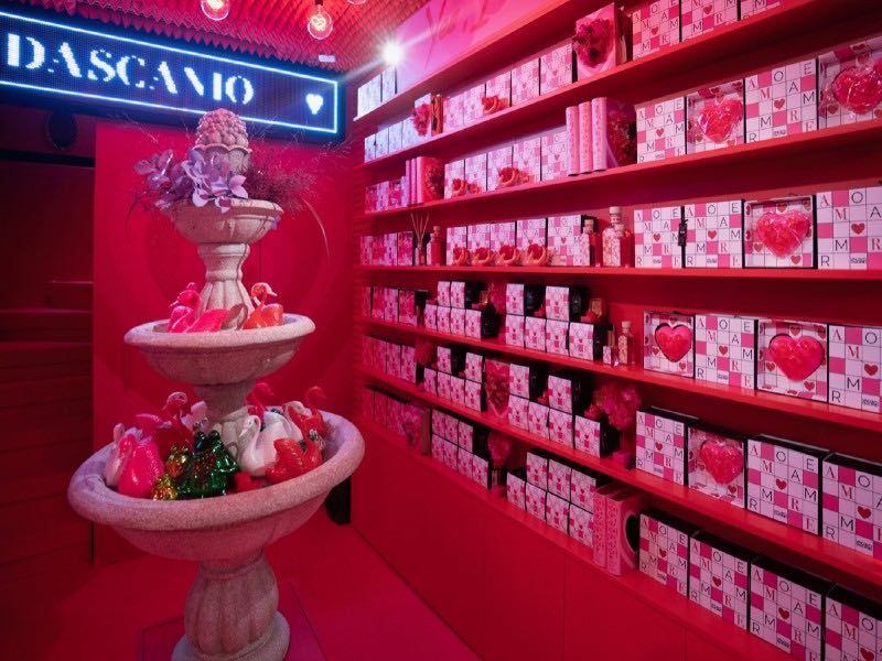 In questa foto l'interno del pop-up store di San Valentino di Vincenzo Dascanio