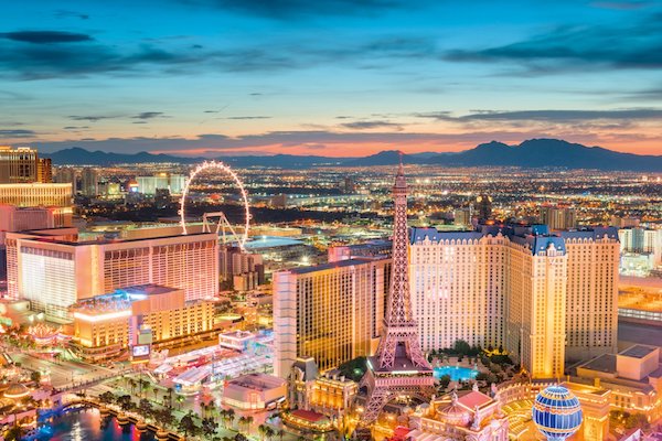 In questa foto una veduta dall'alto di Las Vegas: la California on the road è tra le proposte viaggi di nozze Turisanda 2023