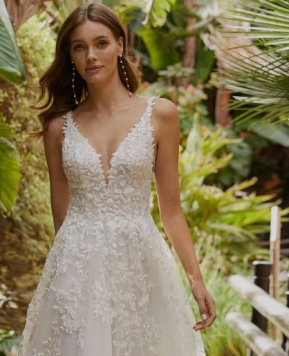 Adriana Alier 2023, la collezione sposa romantica e sognatrice