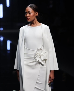 Chiara Boni La Petite Robe 2024, una White capsule ispirata all’eleganza sartoriale