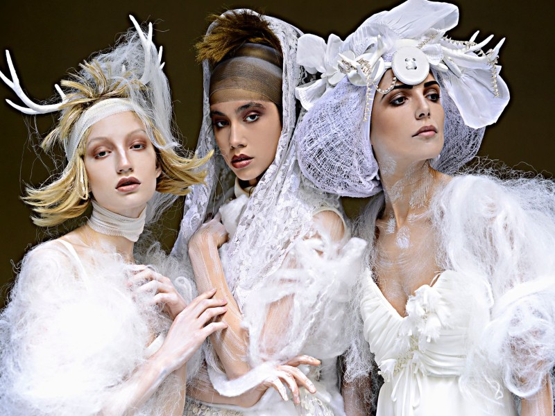 In questa foto 3 modelle in abito e trucco sposa per la Luxury Bridal Experience