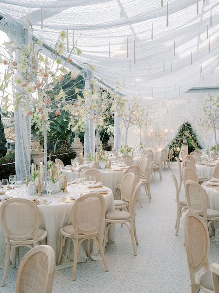 In questa foto l'allestimento della terrazza del Grand Hotel Timeo, a Taormina, per la serata finale con cena di Engage 2023