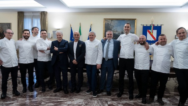 In questa foto la delegazione Apei, associazione organizzatrice di Dolce Amore, il primo festival italiano della pasticceria nuziale