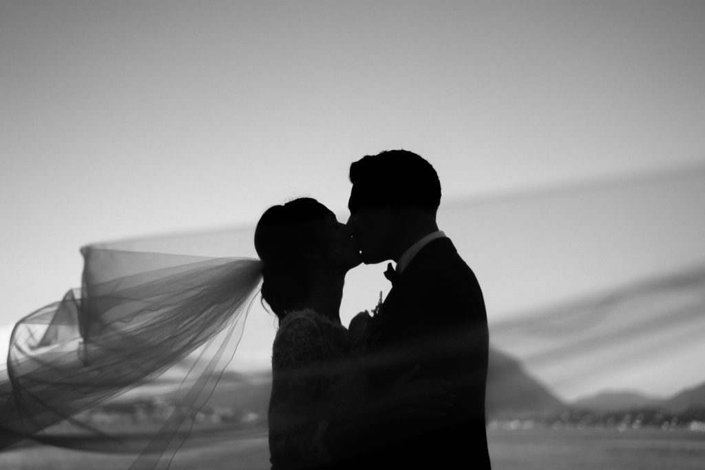 Una foto in bianco e nero delle nozze di Angela e Stefano realizzata da Gianluca Sgarriglia, tra i fotografi di matrimonio a Milano di ANFM