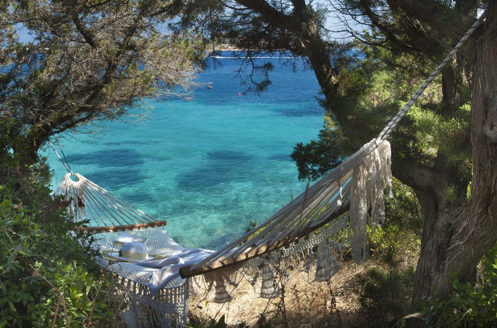 In questa immagine il mare della Sardegna, posto ideale per festeggiare con un viaggio l'anniversario di matrimonio