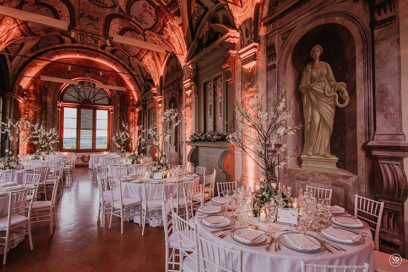 In questa foto la sala da ricevimenti di Villa Corsini a Mezzomonte allestita per un matrimonio