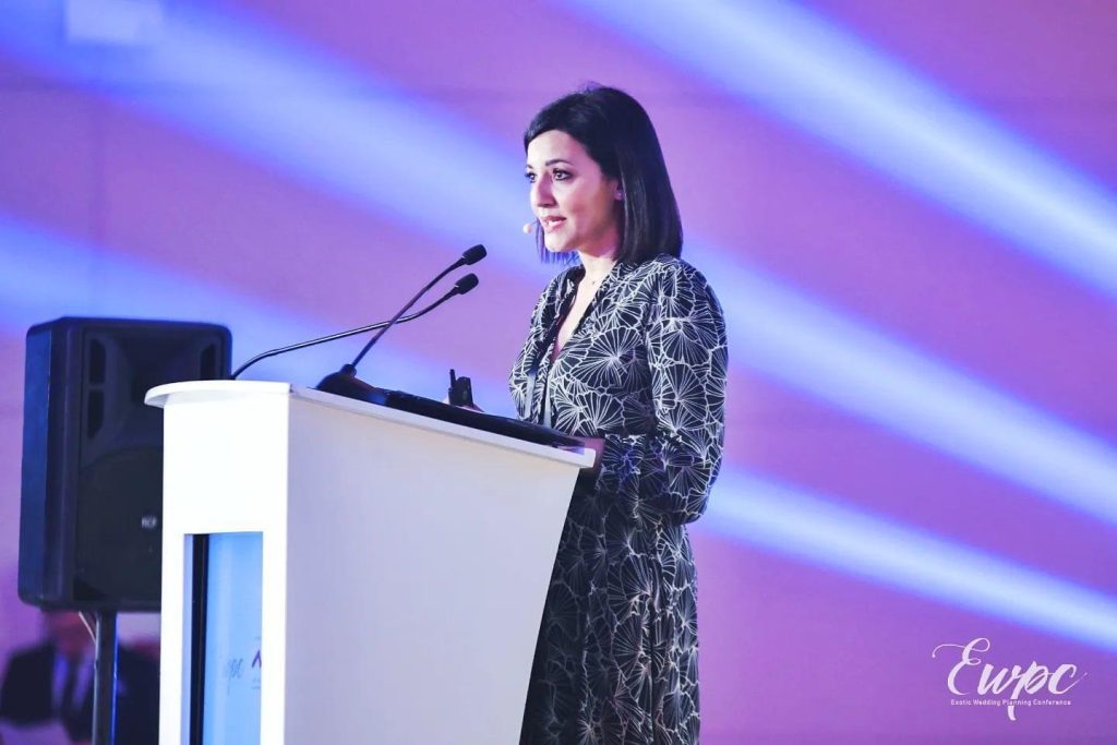 In questa immagine Roberta Torresan sul palco durante un suo corso 