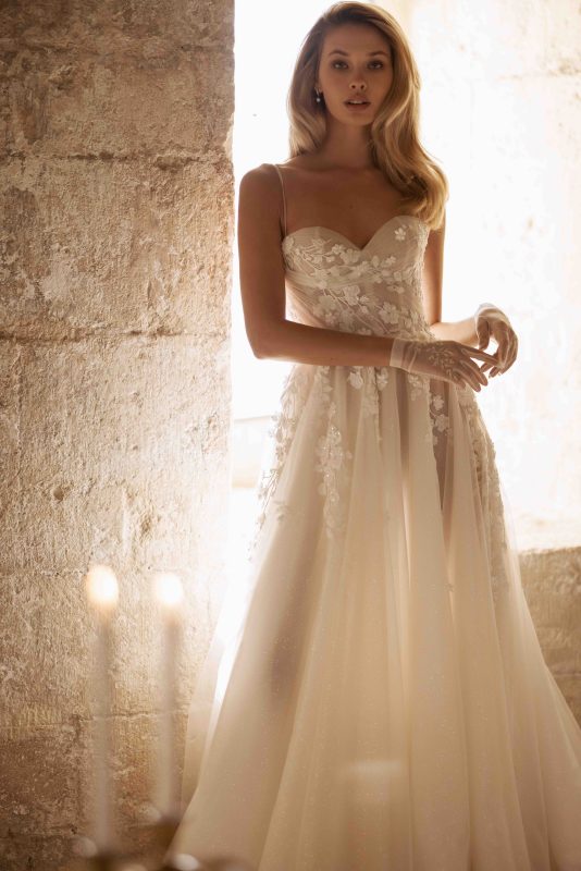Abiti da sposa Eva Lendel 2024 per donne romantiche e preziose