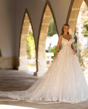 Abiti da sposa Monica Loretti 2024, per spose glamour e moderne  