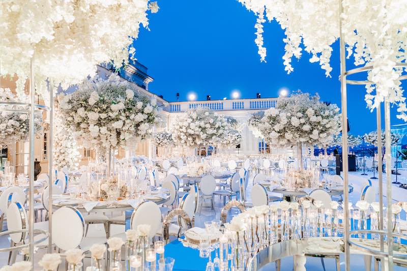 In questa foto l'allestimento total white di Villa Miani per il matrimonio di Chiara Nasti e Mattia Zaccagni