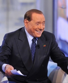 I matrimoni, la famiglia, il Milan: tutti gli amori di Silvio Berlusconi