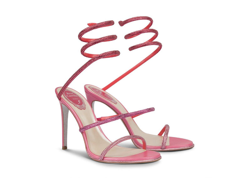 In questa foto un paio di sandali rosa di René Caovilla