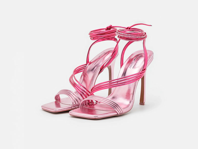 In questa foto un paio di sandali stringati fucsia e rosa di Call it Spring, venduti via Zalando