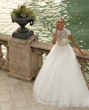 Collezioni Monica Loretti, abiti da sposa personalizzati per realizzare un sogno