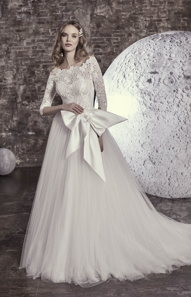 Abiti da sposa scivolati 2024 tra linee essenziali e dettagli di stile