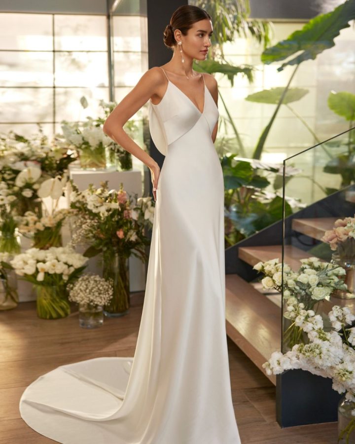 Abiti da sposa scivolati 2024 tra linee essenziali e dettagli di stile