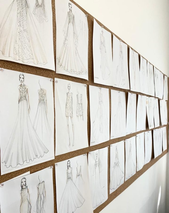 In questa foto alcuni bozzetti di abiti da sposa Le Fate Milano appesi al muro dell'atelier