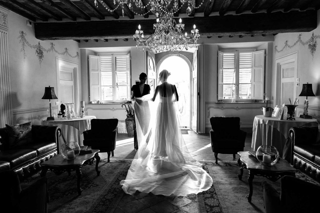 In questa immagine uno scatto di Michele Dell'Utri con una sposa in attesa di compiere il grande passo.