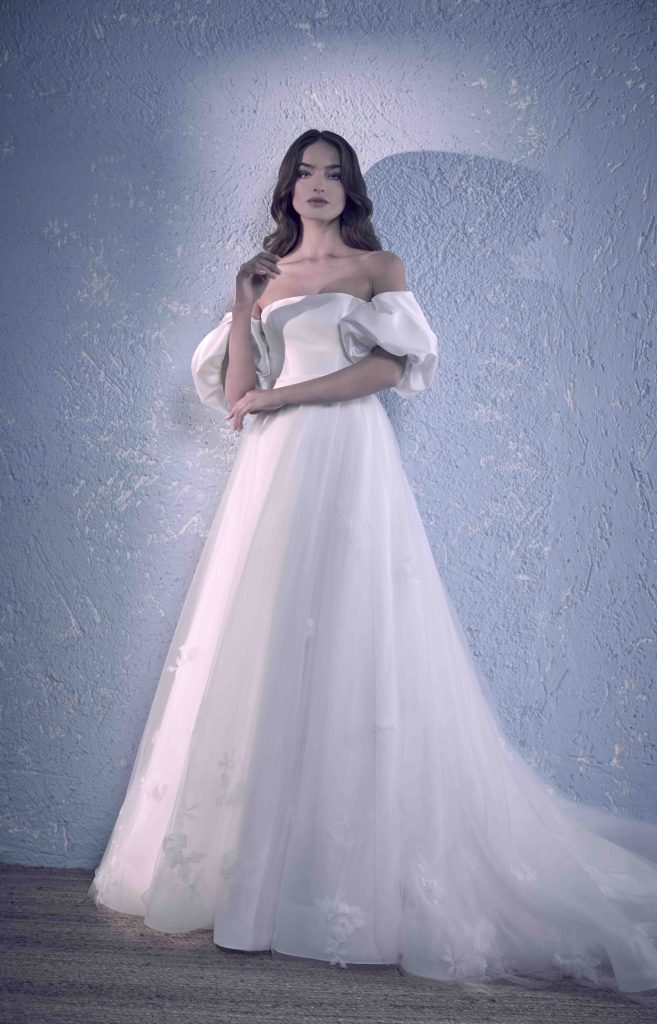 In questa immagine un abito da sposa da principessa 2024 di Maison Signore