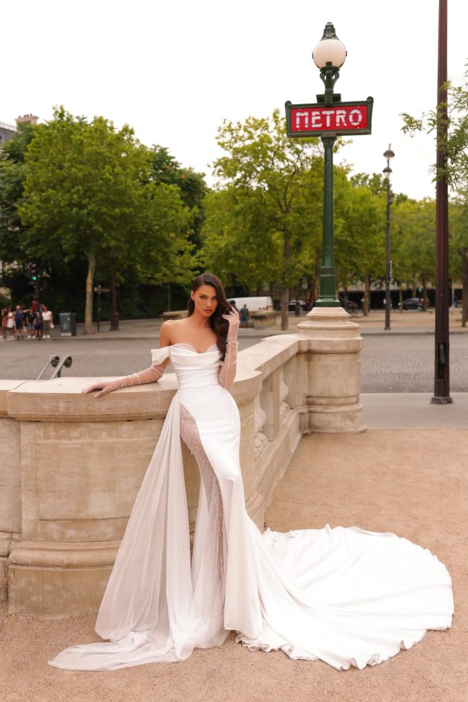 In questa immagine un modello a sirena di Michela Ferriero che fa parte degli abiti da sposa seducenti 2024.