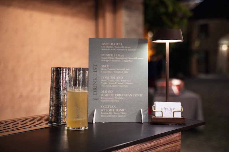 In questa foto il menù dei cocktail personalizzati delle nozze di Silvia e Alessandro