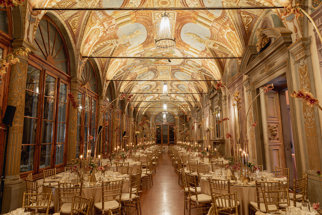 In questa foto la sala principale di Villa Corsini a Mezzomonte, che ha ospitato la serata di gala di We Inspire Memories 2023