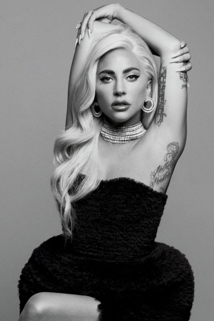 In questa immagine Lady Gaga indossa un abito firmato da Alon Livné