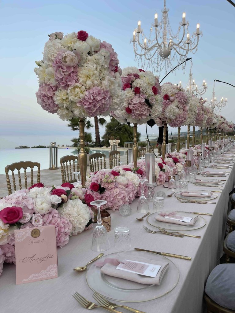 In questa immagine l'allestimento floreale realizzato dalla Wedding Planner Rossella Lanzafame.