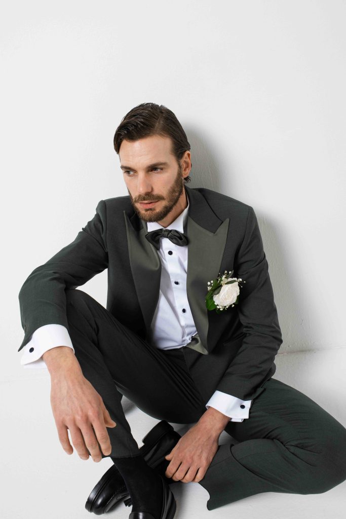 In questa immagine uno smoking della collezione Bencivenga Alta Sartoria 2024