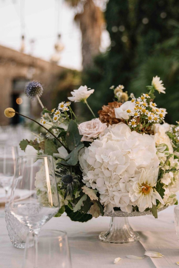In questa immagine il centrotavola che fa parte degli allestimenti firmati dalla Wedding Planner Cinzia Grillo
