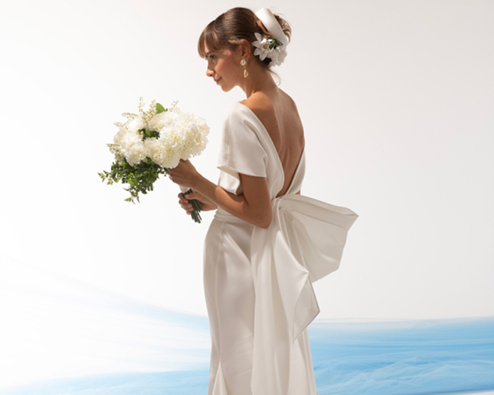 In questa foto la modella indossa un abito da sposa Le spose di Giò 2024.