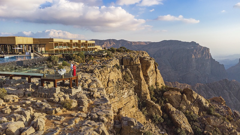In questa foto una veduta dall'alto della terrazza dell'Anantara Al Jabal Akhdar Resort, che affaccia a strapiombo sui canyon dell'Oman
