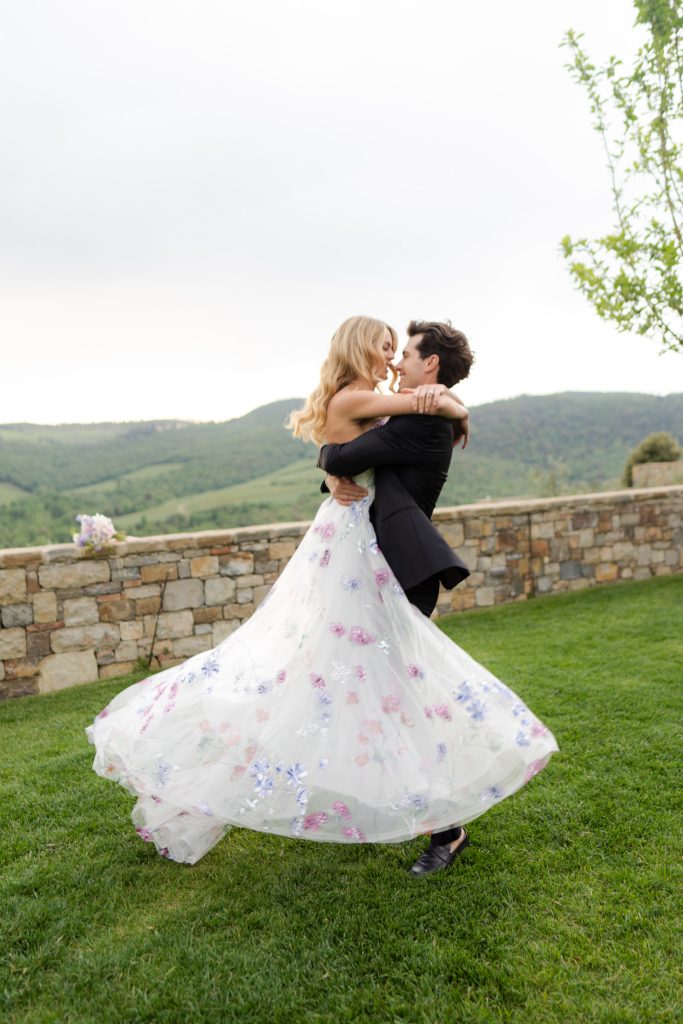 Il matrimonio di Sarah e Andrew in Toscana a Vignamaggio organizzato da Blanc Weddings