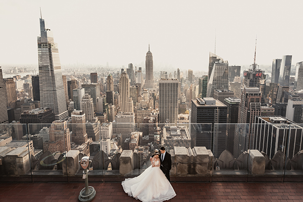 In questa foto di Francesco Frippa una coppia di sposi a New York.