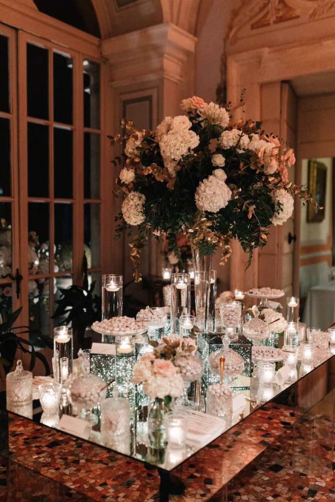 In questa foto una confettata elegante allestito dalla Wedding Planner Nives Malvestiti
