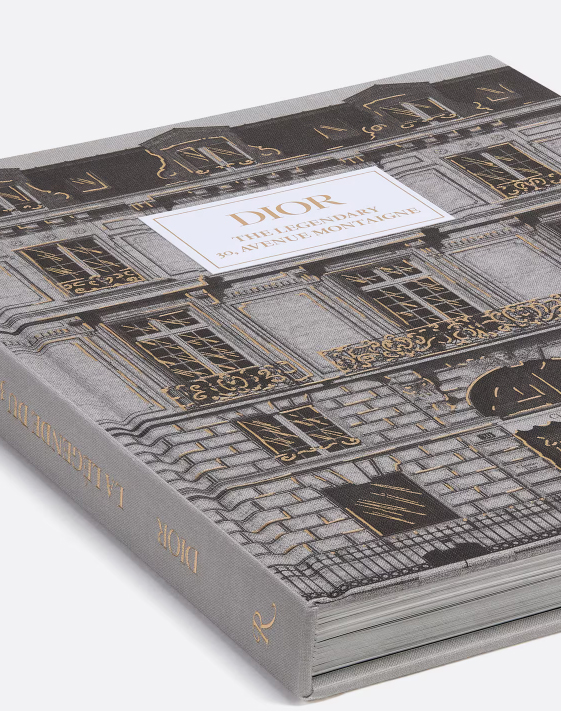 In questa foto regalo testimoni di nozze  libro dior
