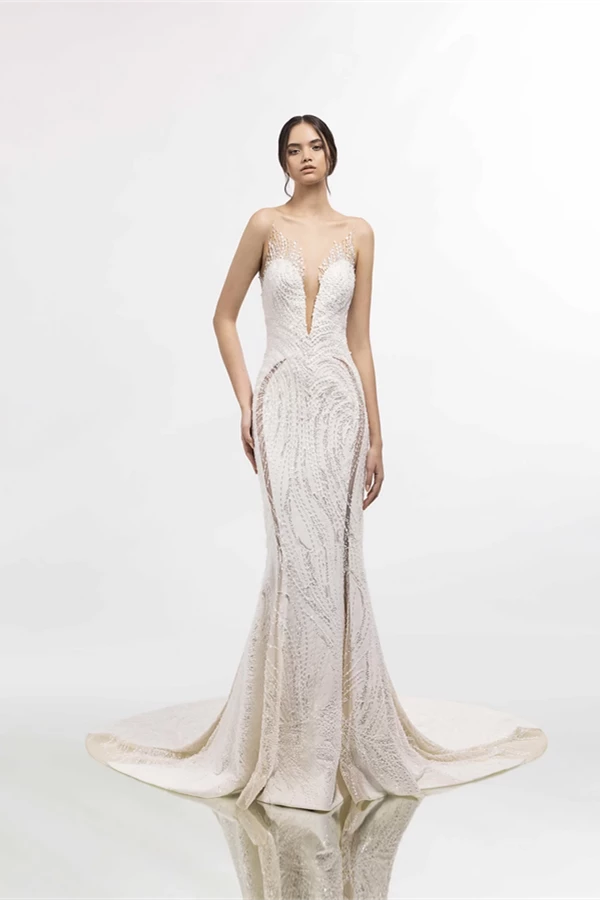 In questa foto la modella indossa un abito da sposa tony ward  con dettagli cut out laterali