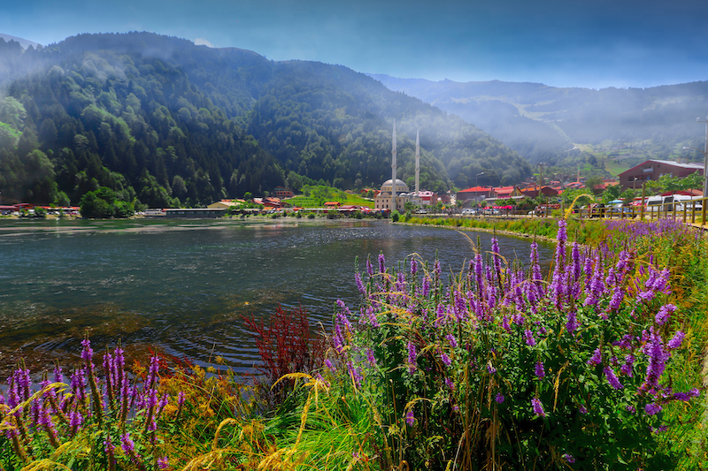 In questa foto il lago di Uzungöl, in Turchia. Il Paese è tra le mete perfette per un viaggio di nozze insolito ed originale