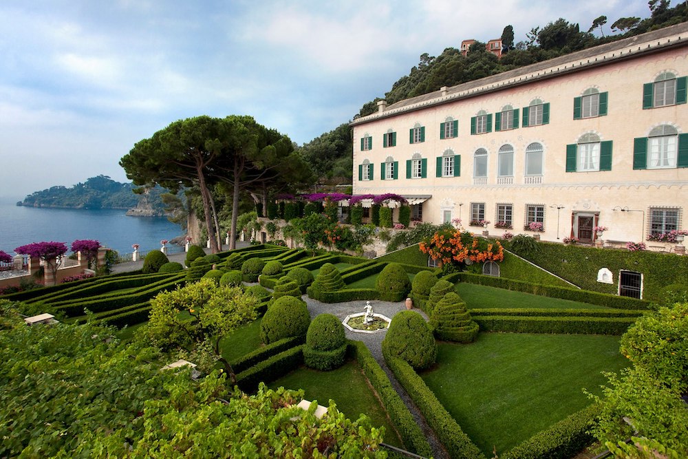 In questa foto una veduta panoramica dei giardini de La Cervara, affacciati sul mare di Portofino