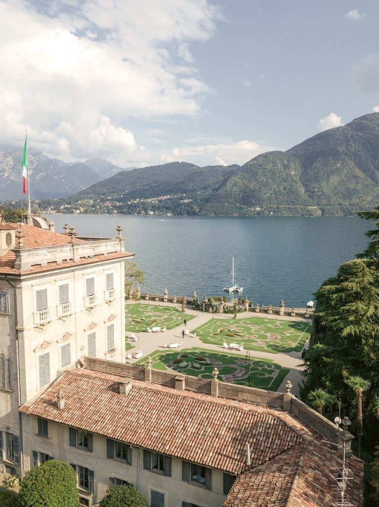 In questa foto la vista sul lago di Como di cui si può godere da Villa Sola Cabiati