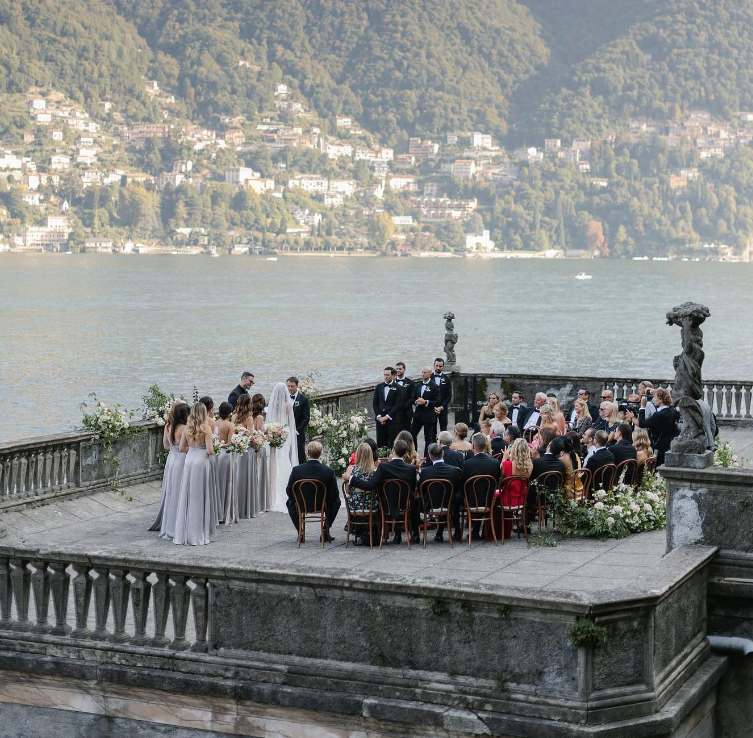In questa foto la darsena di Villa Pizzo durante lo svolgimento di un matrimonio civile