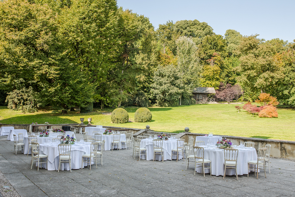 In questa foto uno degli spazi esterni di Villa Sigurtà, a Verona, perfetto per ospitare un ricevimento di nozze all'aria aperta
