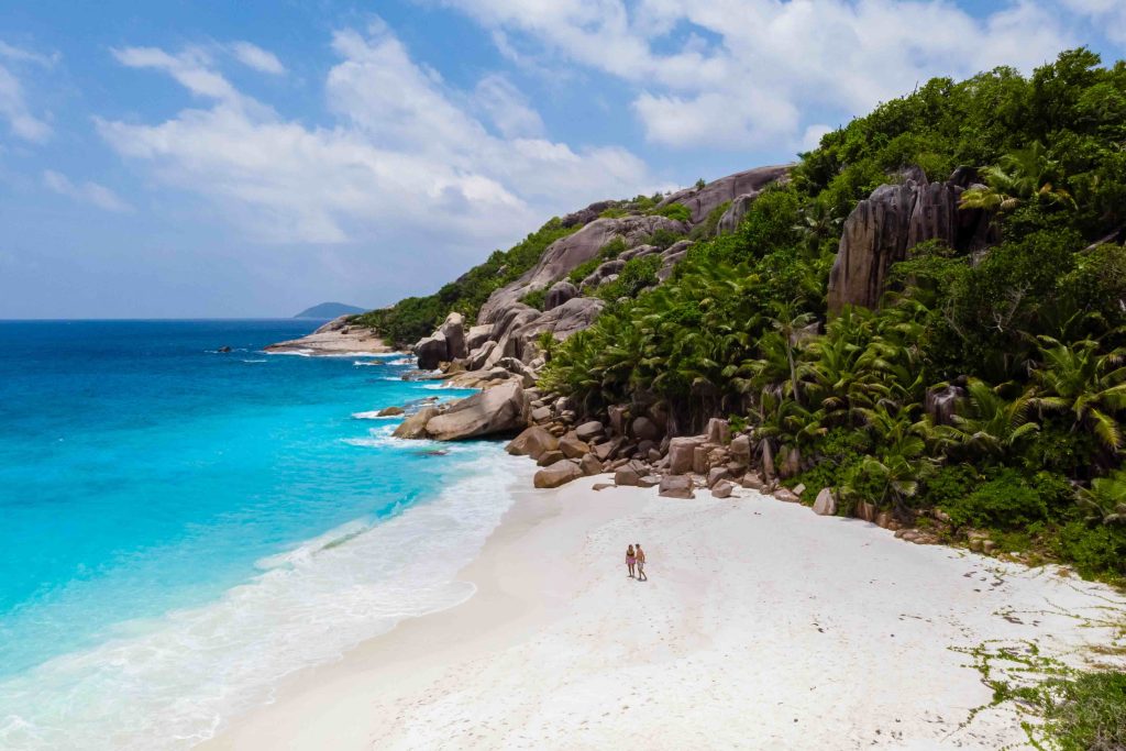In questa immagine il mare cristallino delle Seychelles. 