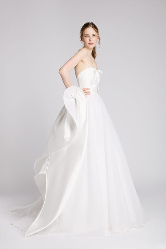 Abiti da sposa Antonio Riva 2025, couture d’ispirazione giapponese