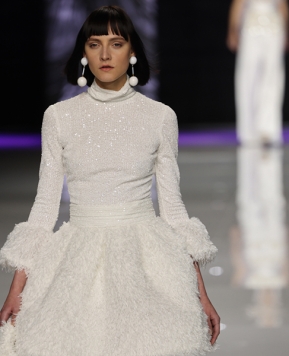 Abiti da sposa Elisabetta Polignano 2025, i nuovi Seventies in versione Bridal