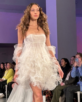 Abiti da sposa Ines Di Santo 2025, “Romanticismo Svelato” a New York