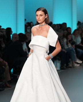 Abiti da sposa Jesus Peiro 2025, lo stile della contemporaneità